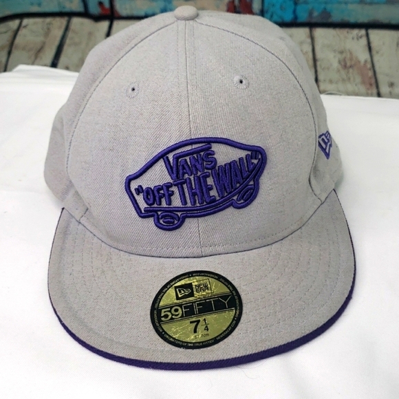 Van Off the Wall Fitted Hat - Picture 1 of 4